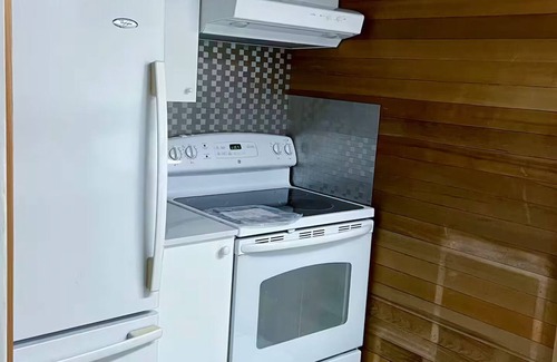 West Vancouver House | Cozy 2-Bedroom Suite in Prestigious West Vancouver