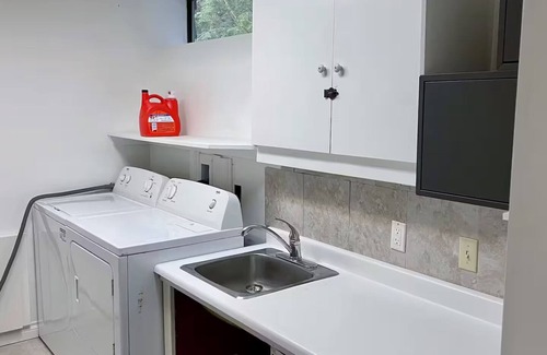 West Vancouver House | Cozy 2-Bedroom Suite in Prestigious West Vancouver