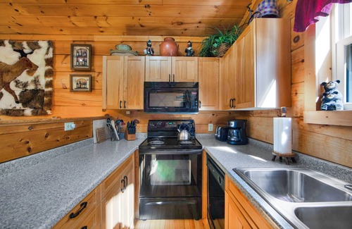 Bryson City Cabin | Cozy 2-Bedroom Cabin Retreat near the Nantahala Outdoor Center