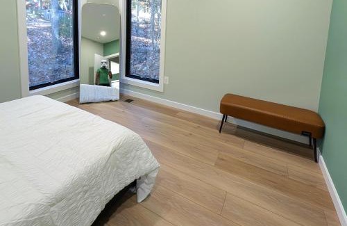 Mount Jackson Ski Chalet | Cozy 2-bedroom cabin in welcoming Shenandoah, Basye with WiFi, AC, EV