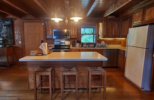 New Concord Cabin | Cozy 2-bedroom cabin within National Park with stunning lake view!
