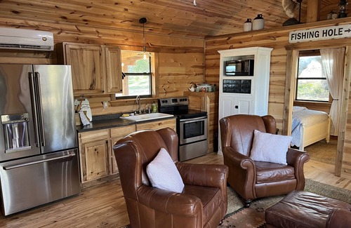 Willow City Cabin | Cozy 2-bedroom cabin