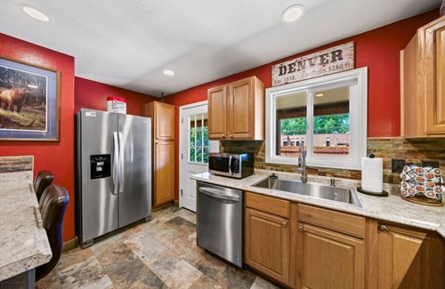 Montrose Cabin | Cozy 2-bedroom cabin close to Montrose Hospital