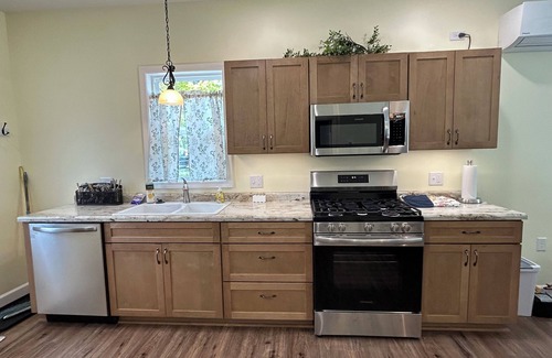 Cadillac Cottage | Cozy 2-bedroom cabin in peaceful Cadillac with AC, WiFi available in June 2025