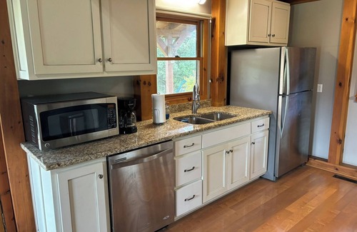 Hestand Cabin | Cozy 2-bedroom Cabin in Gamaliel