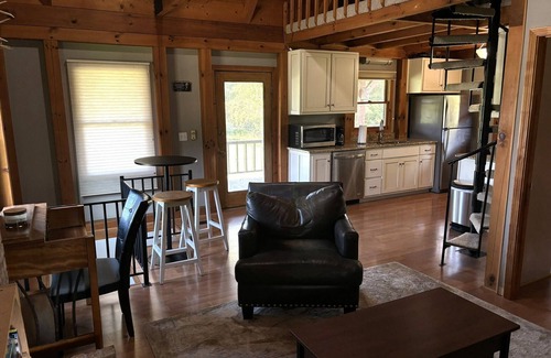 Hestand Cabin | Cozy 2-bedroom Cabin in Gamaliel