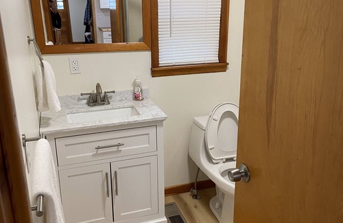 Kalkaska Cabin | Cozy 2-bedroom cabin in Grayling with WiFi