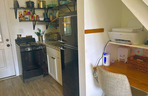 Alvin Cabin | Cozy 2-bedroom cabin in lovely Alvin with WiFi, AC