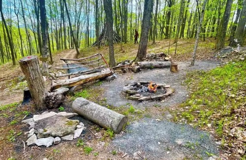 Bellepoint Cabin | Cozy 2-bedroom cabin in charming Hinton with WiFi