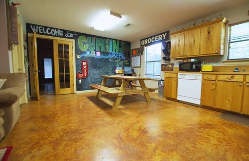 McCall Creek Cabin | Cozy 2-bedroom cabin in charming Liberty MS with Starlink WIFI