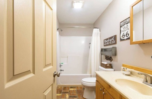 McCall Creek Cabin | Cozy 2-bedroom cabin in charming Liberty MS with Starlink WIFI