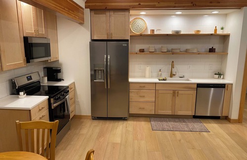 Ronald Cabin | Cozy 2-bedroom cabin in charming Ronald with WiFi, AC