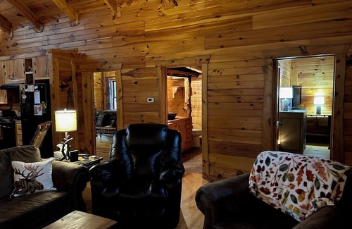 Mentone Cabin | Cozy 2-bedroom cabin nestled in the woods in serene Mentone