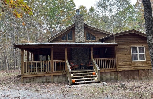Mentone Cabin | Cozy 2-bedroom cabin nestled in the woods in serene Mentone