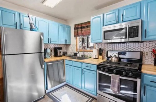 Sugarloaf Cabin | Cozy 2 Bedroom Cabin, Pet-Friendly, Fenced Yard & Air Conditioner