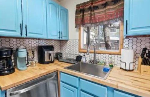 Sugarloaf Cabin | Cozy 2 Bedroom Cabin, Pet-Friendly, Fenced Yard & Air Conditioner