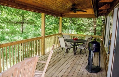 Skyland Cabin | Cozy 2 bedroom cabin w/hot tub