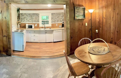 Hiltons Cabin | Cozy 2-bedroom cabin with AC, WiFi
