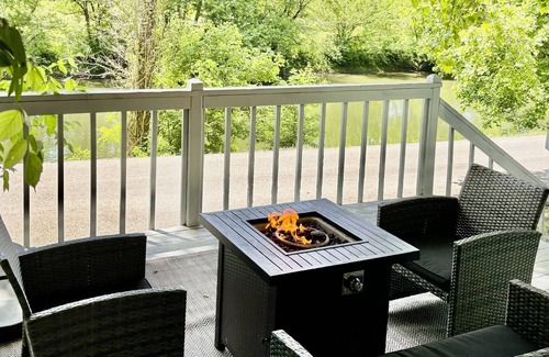 Hiltons Cabin | Cozy 2-bedroom cabin with AC, WiFi