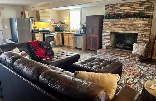 Lexington Cabin | Cozy 2-bedroom cabin in charming Lexington with WiFi, AC