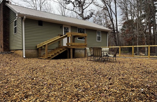 Lexington Cabin | Cozy 2-bedroom cabin in charming Lexington with WiFi, AC