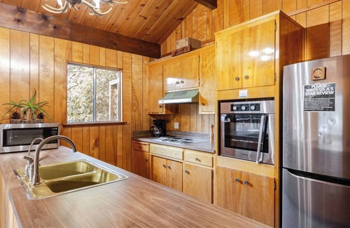 Mariposa Cabin | Cozy 2-bedroom cabin with sauna outside of Yosemite