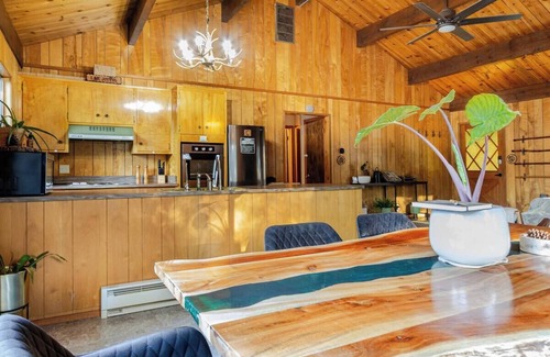 Mariposa Cabin | Cozy 2-bedroom cabin with sauna outside of Yosemite