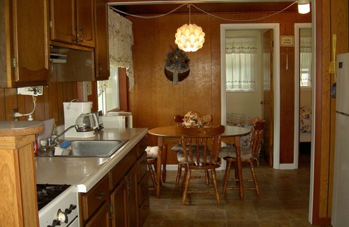 Lincoln Cabin | Cozy 2 Bedroom Cabin With Boat