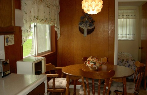 Lincoln Cabin | Cozy 2 Bedroom Cabin With Boat