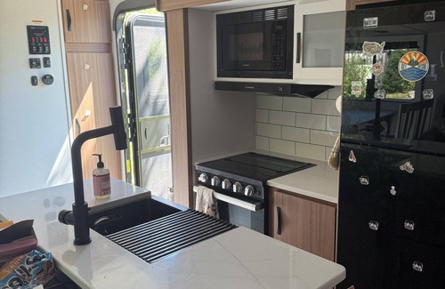 Edgecomb House | Cozy 2-bedroom camper close to boothbay