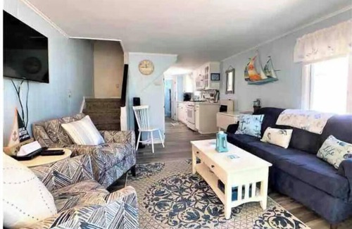 Ashville Cottage | Cozy 2 Bedroom Canal Front Cottage With Private Dock