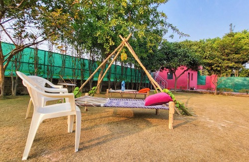 Sikandarabad Ski Chalet | Cozy 2-bedroom Chalet with Lawn and Pool in Marvelous Greater Noida with WiFi,AC
