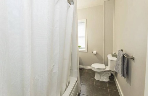 Kincardine Cottage | Cozy 2 bedroom close to the beach.