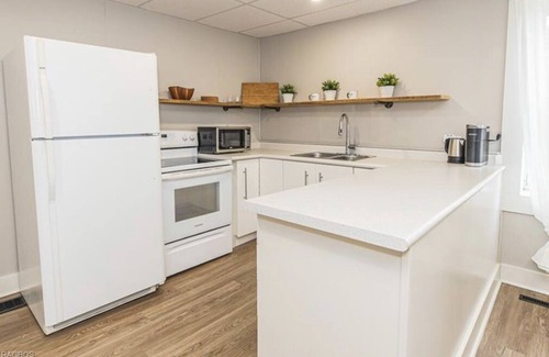 Kincardine Cottage | Cozy 2 bedroom close to the beach.