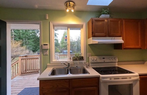 Regional District of Nanaimo House | Cozy 2 bedroom close Duke Point Terminal Suite 2