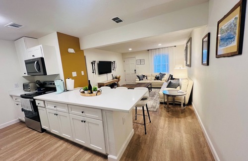 Biloxi Condo | Cozy 2-bedroom condo with AC, WiFi , PPV and in tranquil southern, Ocean Springs