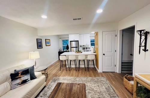 Biloxi Condo | Cozy 2-bedroom condo with AC, WiFi , PPV and in tranquil southern, Ocean Springs