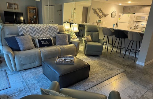 Bayview Condo | Cozy 2 bedroom condo steps away from the bay & a quick drive to St. Pete Beach.