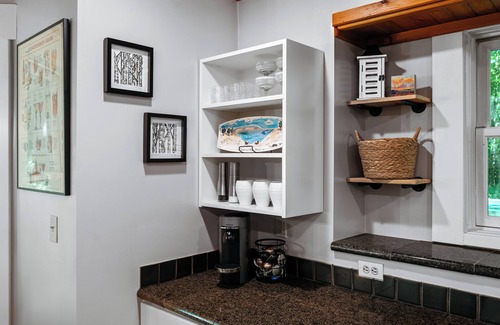 Traverse City Cottage | Cozy 2-bedroom cottage - PET FRIENDLY