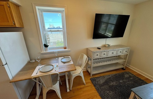 Margate City Condo | Cozy 2-bedroom condo with AC and WiFi close to beach in beautiful Margate City