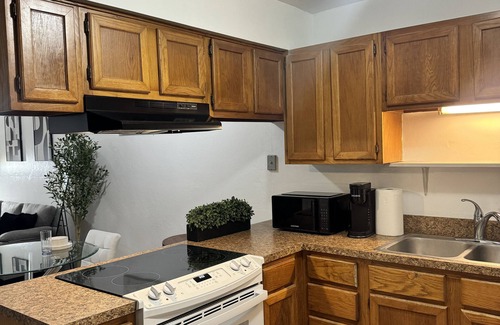 Gainesville Condo | Cozy 2-bedroom condo with WiFi, AC in quiet NW Gainesville, FL