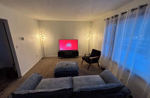 Grand Forks Condo | Cozy 2-bedroom condo with WiFi, AC in welcoming Grand Forks