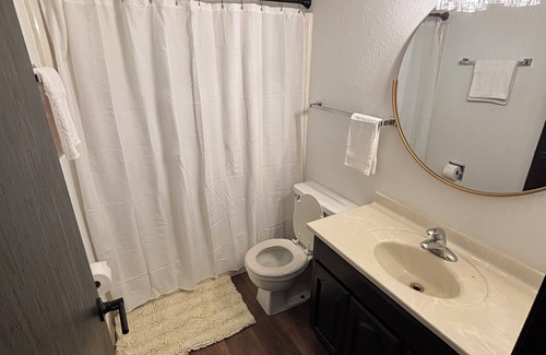 Grand Forks Condo | Cozy 2-bedroom condo with WiFi, AC in welcoming Grand Forks