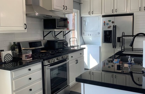 Lake Forest Condo | Cozy 2-bedroom condo with WiFi, AC in lovely Lake Forest