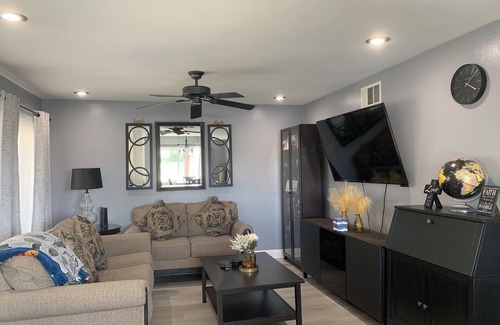 Lake Forest Condo | Cozy 2-bedroom condo with WiFi, AC in lovely Lake Forest