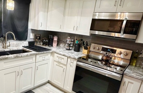 Glendale Condo | Cozy 2-bedroom condo in amazing Glendale pool/WiFi 5 min from Peoria Sprt Cmplx