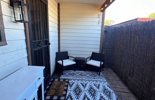Glendale Condo | Cozy 2-bedroom condo in amazing Glendale pool/WiFi 5 min from Peoria Sprt Cmplx