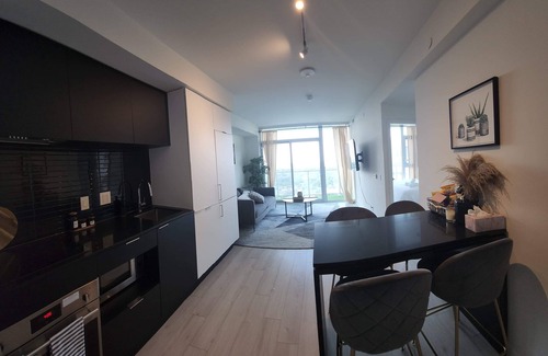 Mount Pleasant West Condo | Cozy 2 Bedroom Condo next to Subway Eglinton