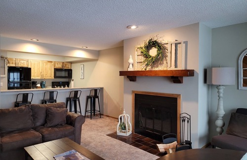 Bellaire Condo | Cozy 2-Bedroom Condo, Stunning Golf Course Views – Perfect for Families & Groups