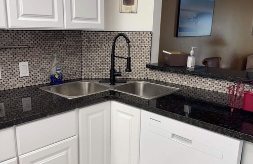 McGregor Condo | Cozy 2-bedroom condo in tranquil Fort Myers 15 minutes to Ft. Myers Beach